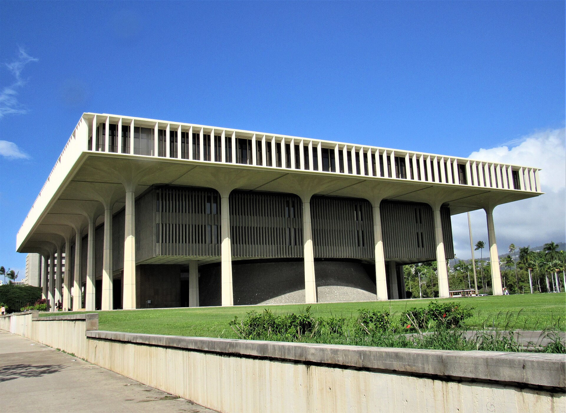 Hawaii’s Lieutenant Governor Faces Bribery Charges. A Key Defendant Is Abroad.